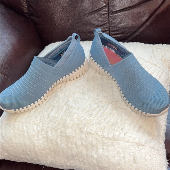 Sketchers Women's Blue Slip-On Sneakers Size 7 Gently used - Picture 5 of 6